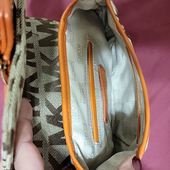 Michael Kors cross-body purse - Picture 3 of 5